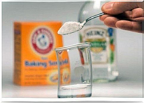 A spoon with baking soda