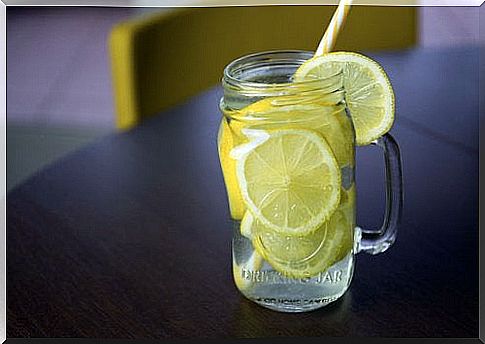 Lemon juice to prevent dry mouth