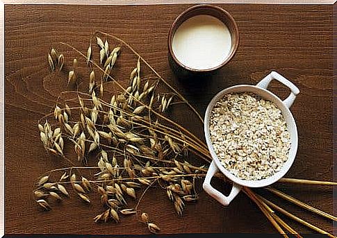 Colloidal oatmeal to relieve itching