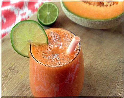 Smoothie with melon and apple