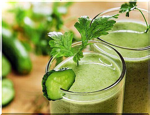 Smoothie with cucumber and parsley