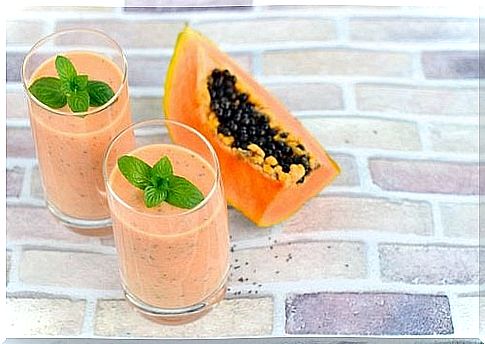 Smoothie with papaya and pineapple