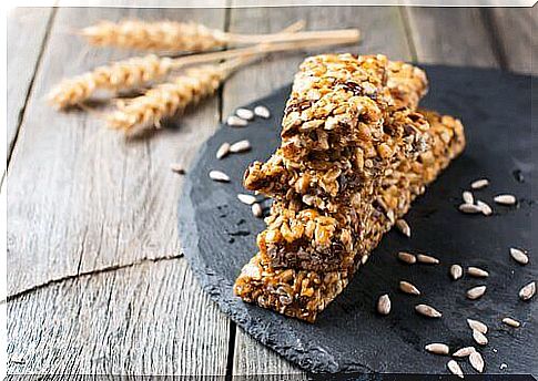 Muesli bars are foods that you should avoid