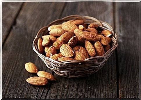 Almonds against hypertension