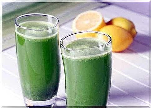 Smoothie of parsley and lemon