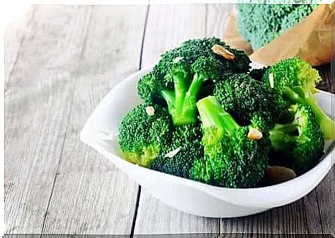 broccoli is rich in folic acid