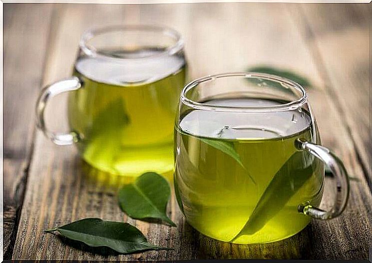 Green tea to combat fluid retention