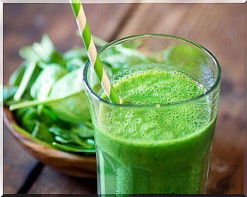 Lemon, parsley and spinach juice