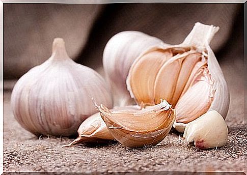 Garlic can cause an unpleasant body odor