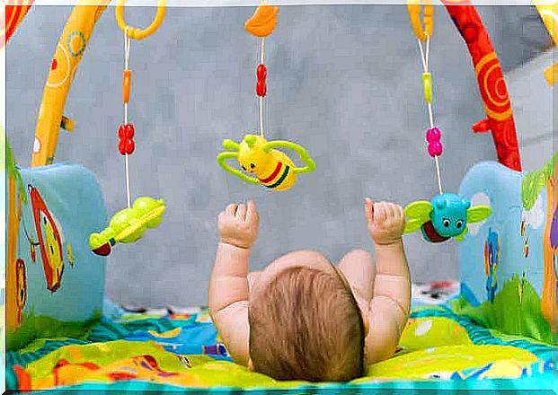 Moving objects help stimulate baby's vision