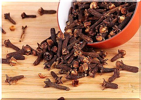 Treat headaches with cloves