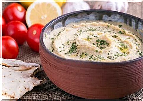 The benefits of hummus with paprika