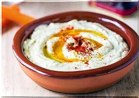 Easy recipe for hummus with paprika