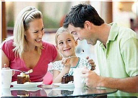 Family eats dessert together