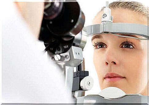 Woman at the ophthalmologist