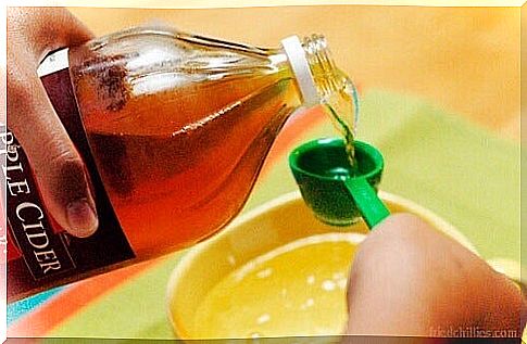 Apple cider vinegar to treat heartburn