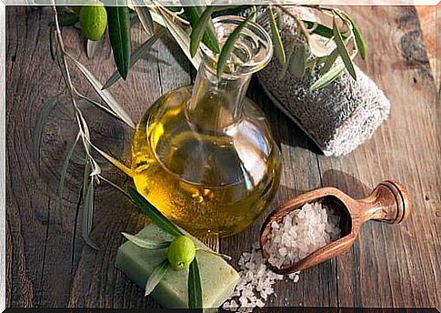 Remove your makeup with olive oil