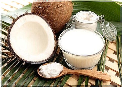 Coconut milk against hair loss