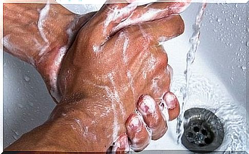 wash hands with soap