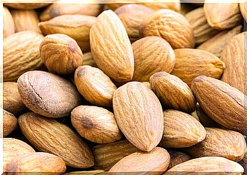 Almonds for healthy hair