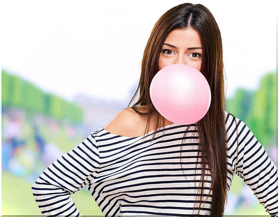 What happens to your body when you chew gum?