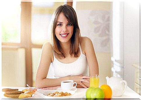 Young woman who knows that not having a good breakfast is bad for her