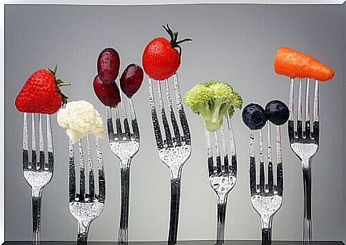 Forks with vegetables and fruit